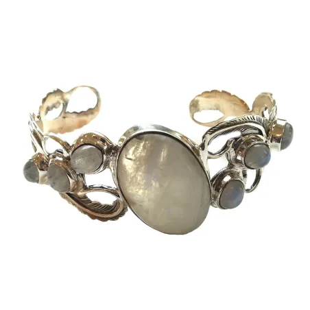 superbe bracelet en argent massif  avec des " pierres de Lune " pour 399.- frs .-bijouxbijoux.ch