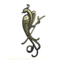 jolie broche , très légère