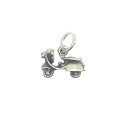 pendentif en argent , joli petit scooter pour 15 frs.-bijouxbijoux.ch