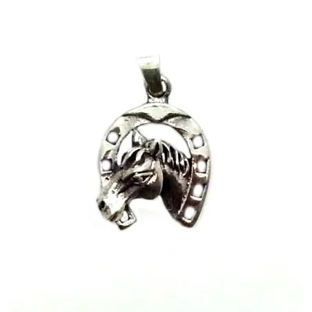pendentif en argent motif tête de cheval avec son fer porte bonheur .-bijouxbijoux.ch
